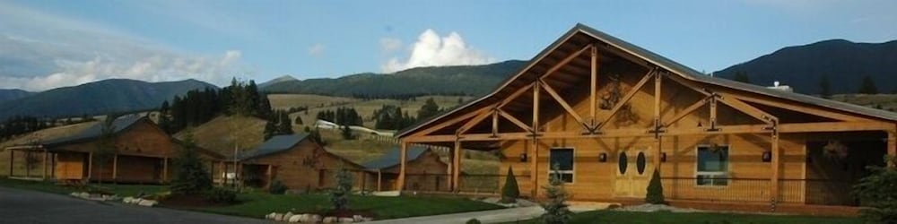 RiverStone Family Lodge