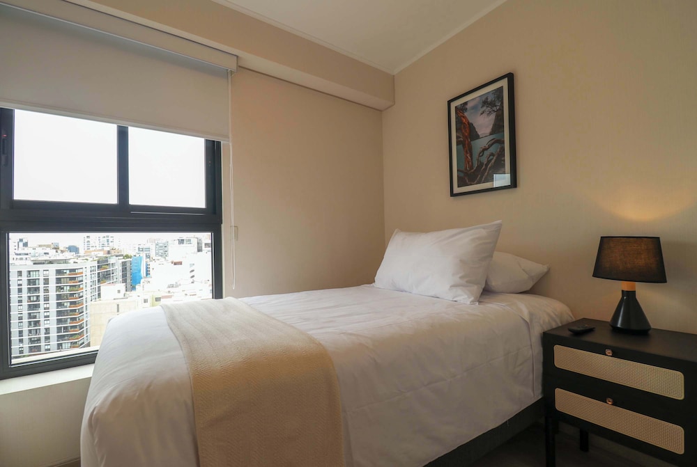 w Dazzling 2BR w Balcony in Miraflores