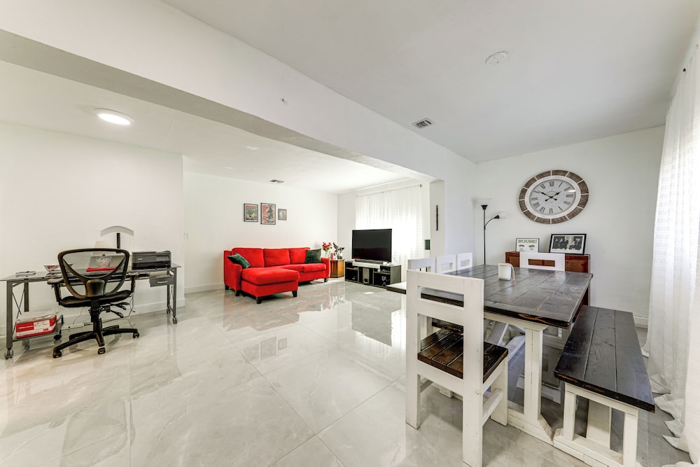 4 Mi to Ft Lauderdale Beach: Wfh-friendly Home!