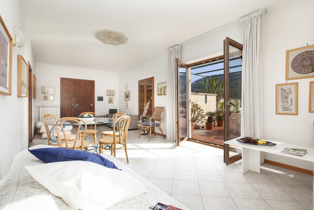Estate4home - Casa Miramare