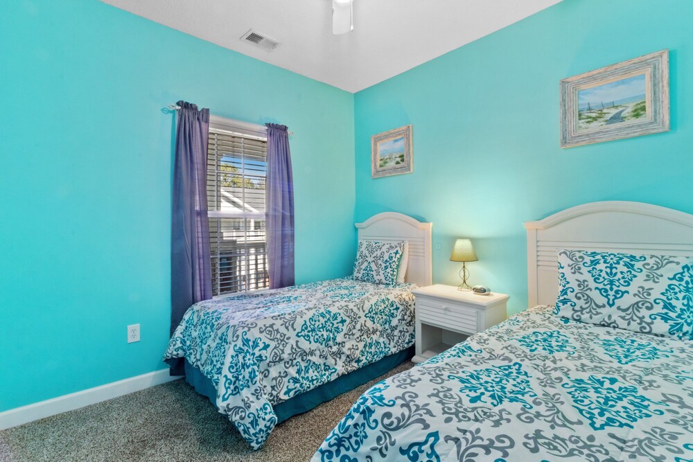 Arbor Trace #635 3 Bedroom Condo by RedAwning view 3