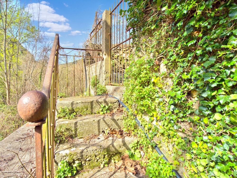 Vintage Retreat by the Vis