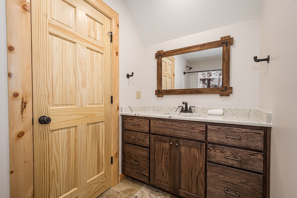 Mountain Crest Lodge - Property Image 5