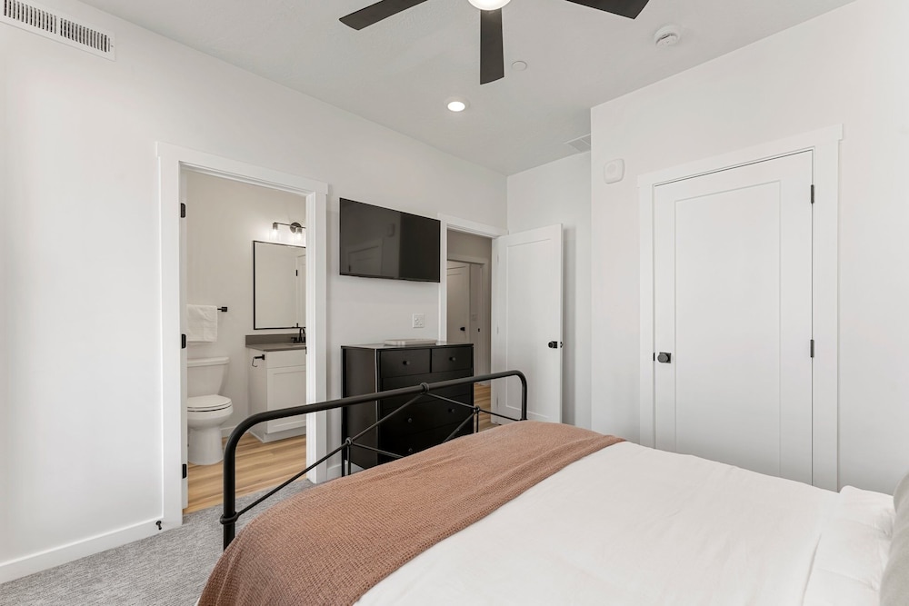 Sand Cove Retreat 5 Bedroom Townhouse