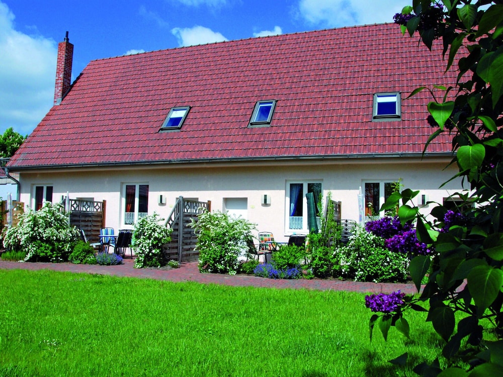 Apartment by Lake Muritz With Marina Views