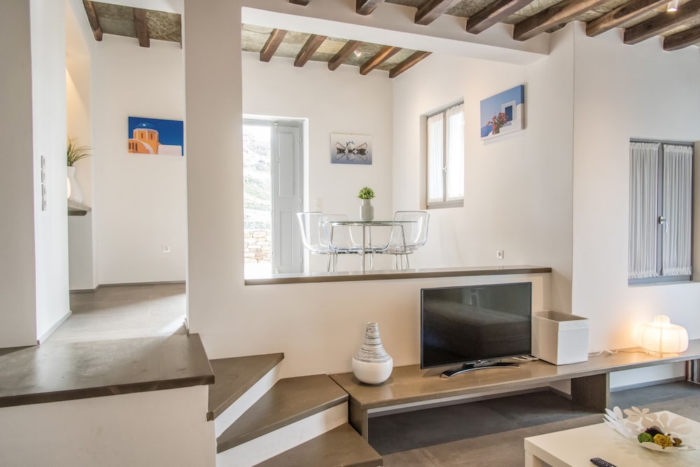 Tinos Pegion House