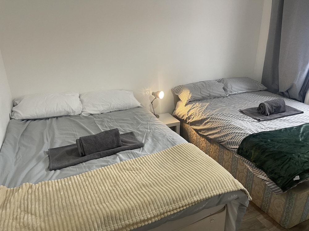 Great 5-bed Wembley Home 25min From Central London view 5