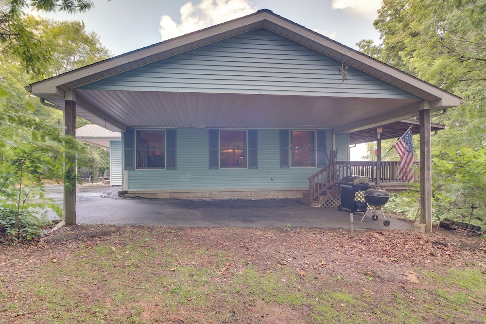 Family Home w/ Game Room! 1 Mi to Dale Hollow Lake