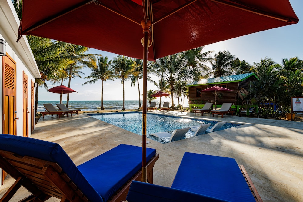 Coconut Row Boutique Hotel