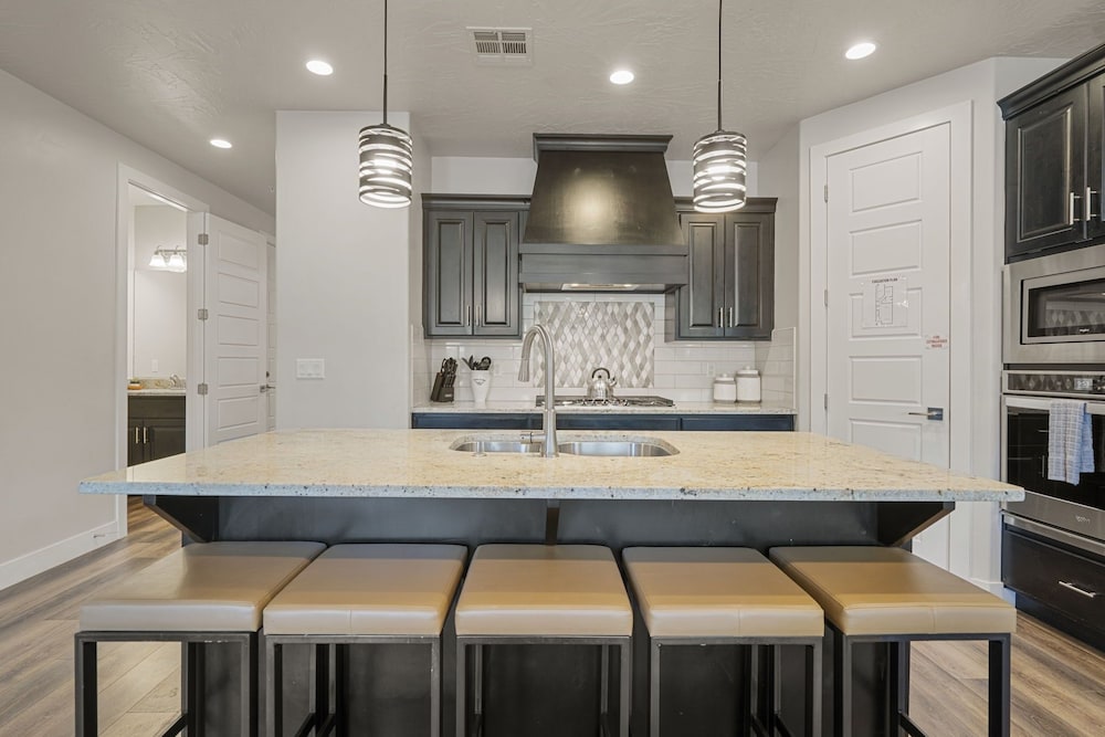 Relax In Style 4 Bedroom Townhouse