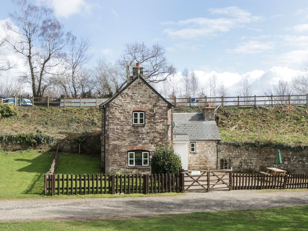 Aqueduct Cottage