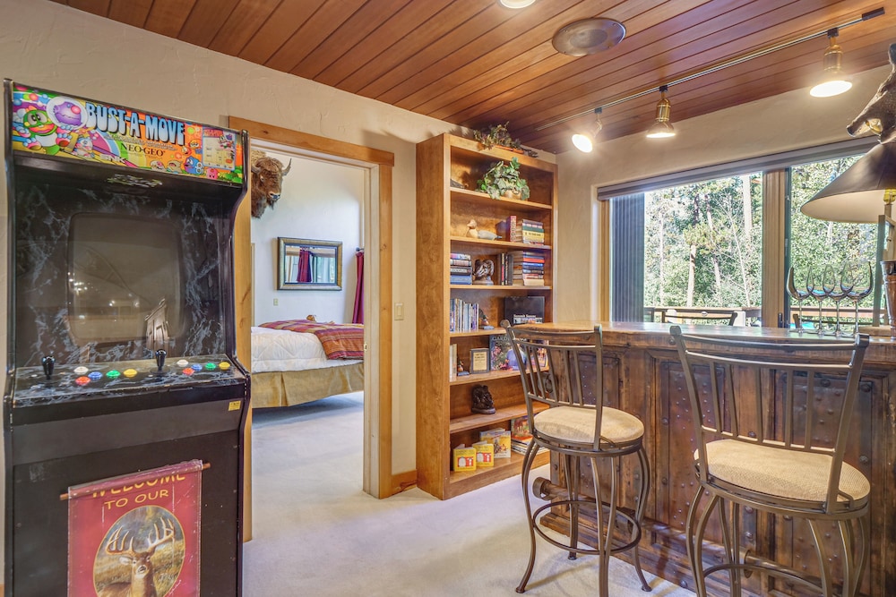 Steps to Ski Shuttle: Breckenridge Home w/ Hot Tub