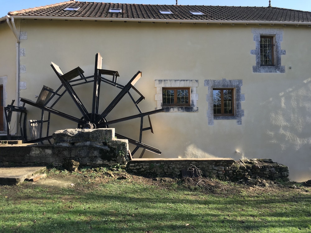 Moulin du Fontcourt Chambre d'Hôtes