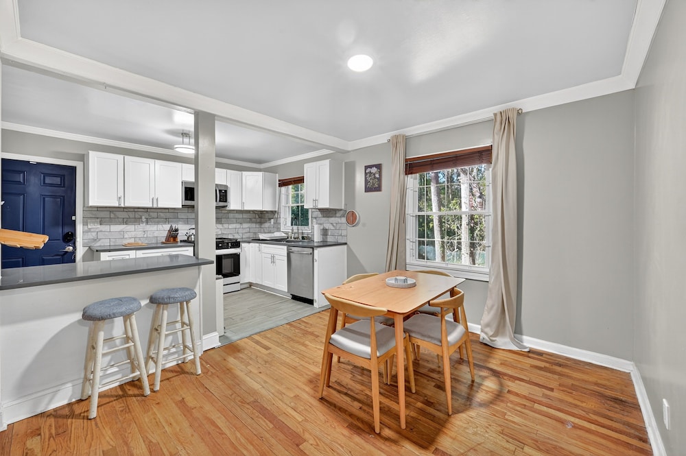Charming East Atlanta Oasis Meets City Vibe 2 Bedroom Home