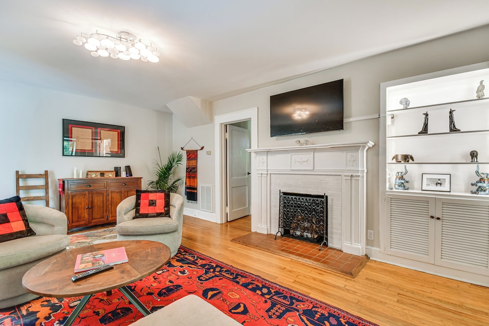 Mtn Views, Deck, Porches & Patio: Asheville Escape