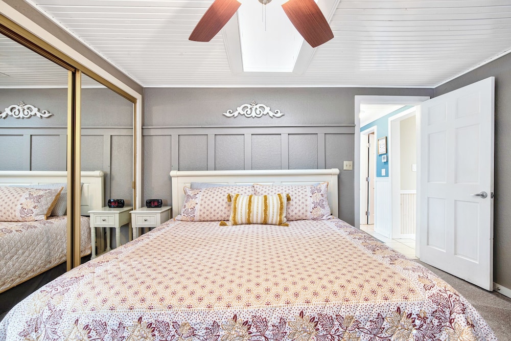 Lakefront Oasis With Skylights & Covered Boat Slip For Extra Adventure
