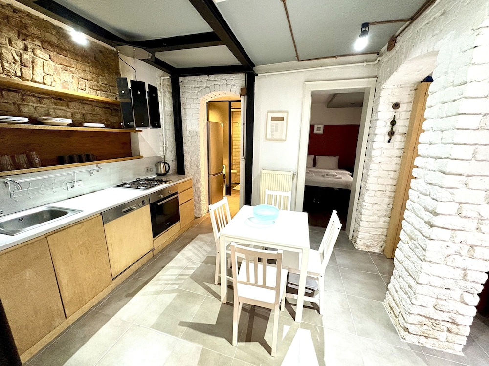 Galata Port Flats Chakra 1