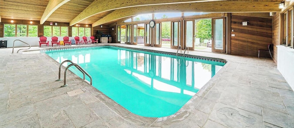 Large 7BR Villa Sleeps 16 Indoor Pool Hot Tub