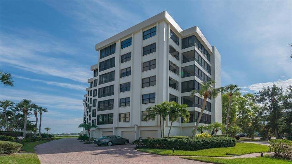 8735 Midnight Pass Road Unit 303b view 5