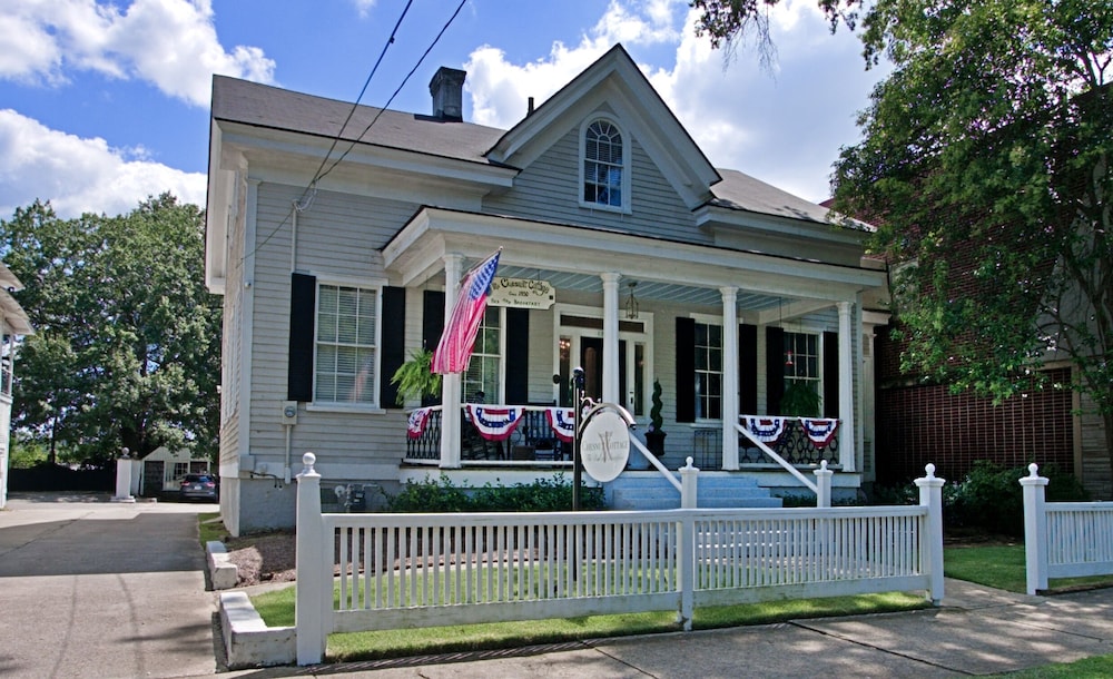 Chesnut Cottage Inn