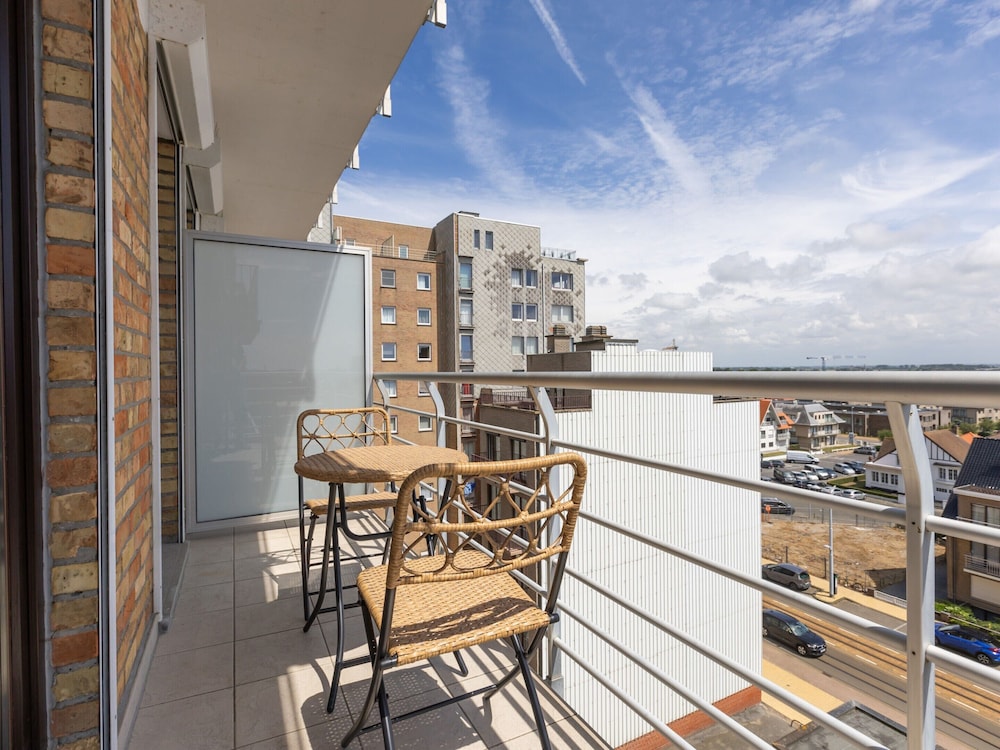 Apartment in Zeedijk With Sea View