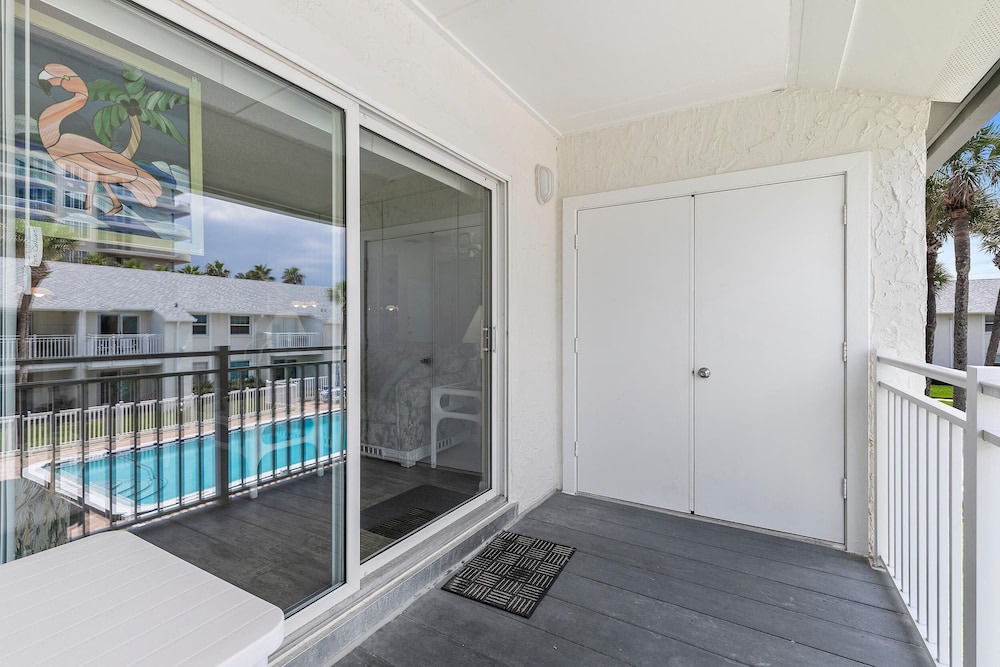 Colony Beach Club 220