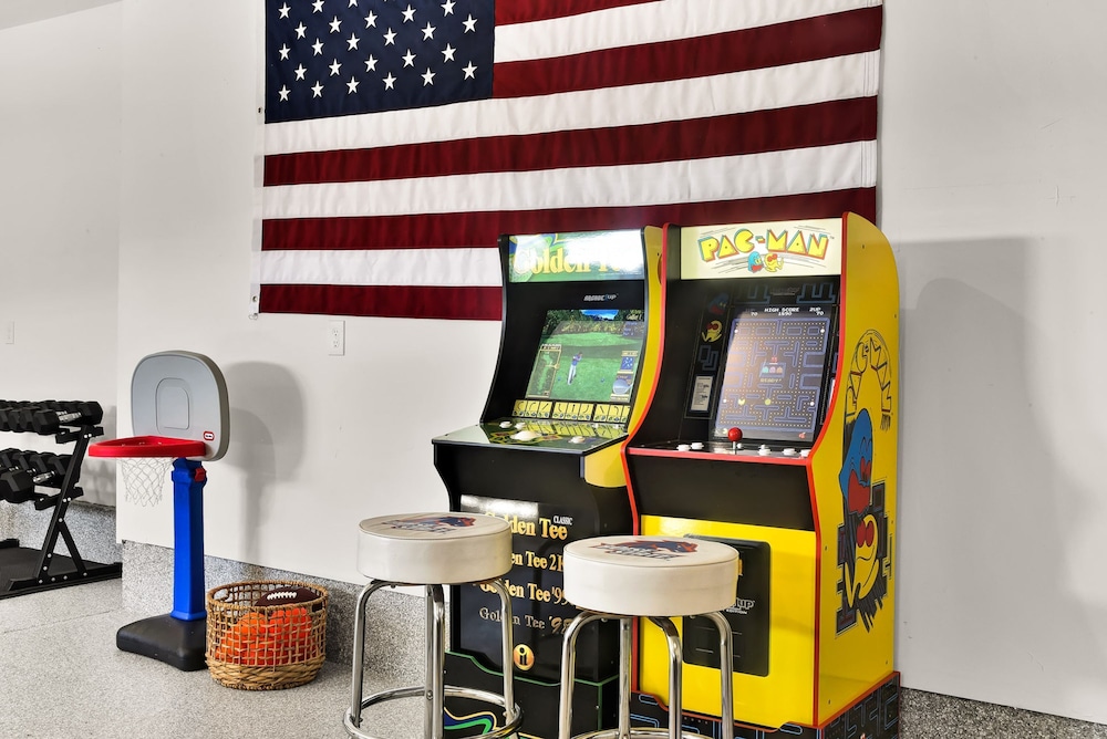 Spa Nights Game Room Fun Luxe 5BR Sleeps 17