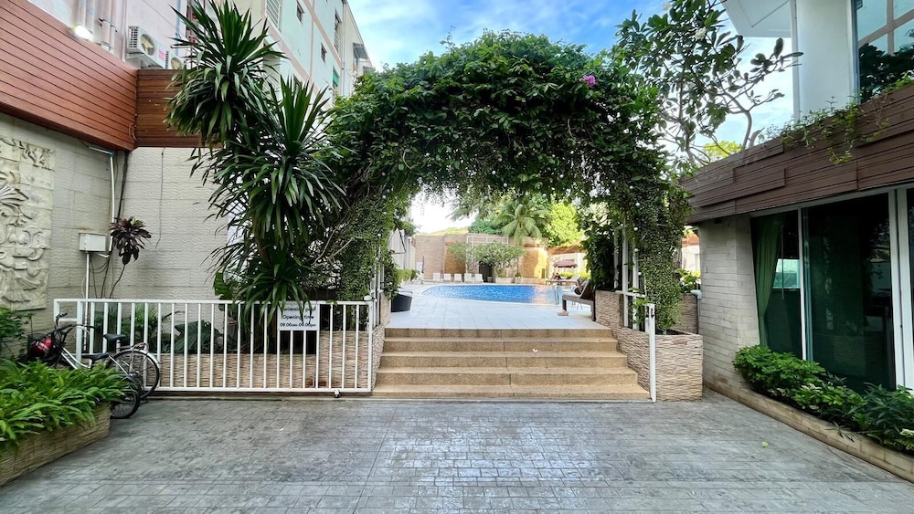 Heritage - Modern Studio Shared Pool, City Centre