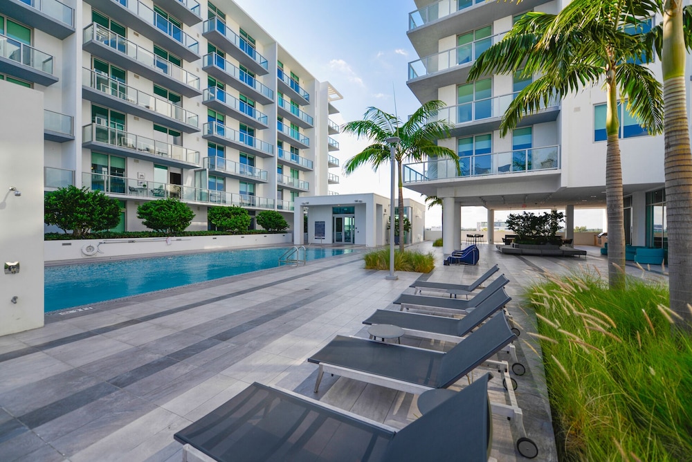Luxury Condo with Den at Design District