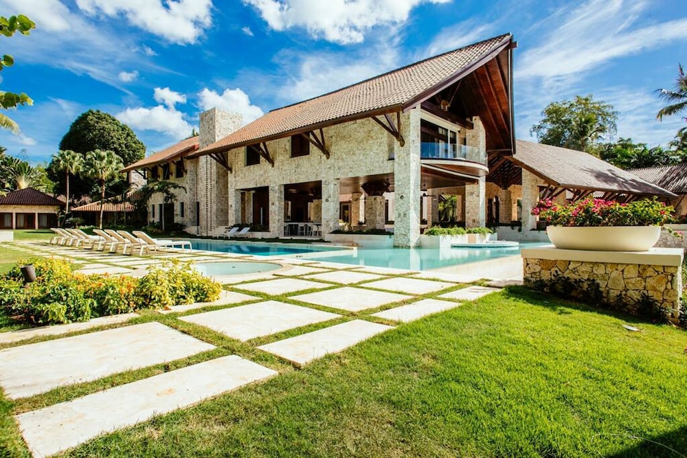Private Beach Estate w Pool Elevator Chef Butler