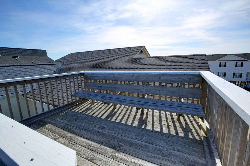 Toadally Relaxin' 2 Bedroom Home by RedAwning - Property Image 8