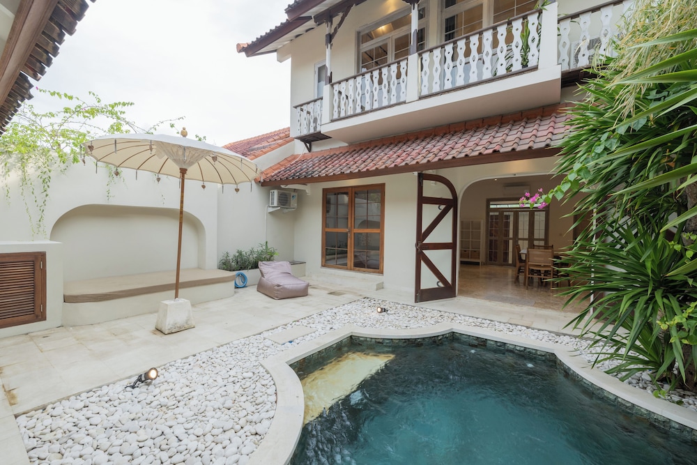 Charming Two Bedroom Villa Near Seminyak
