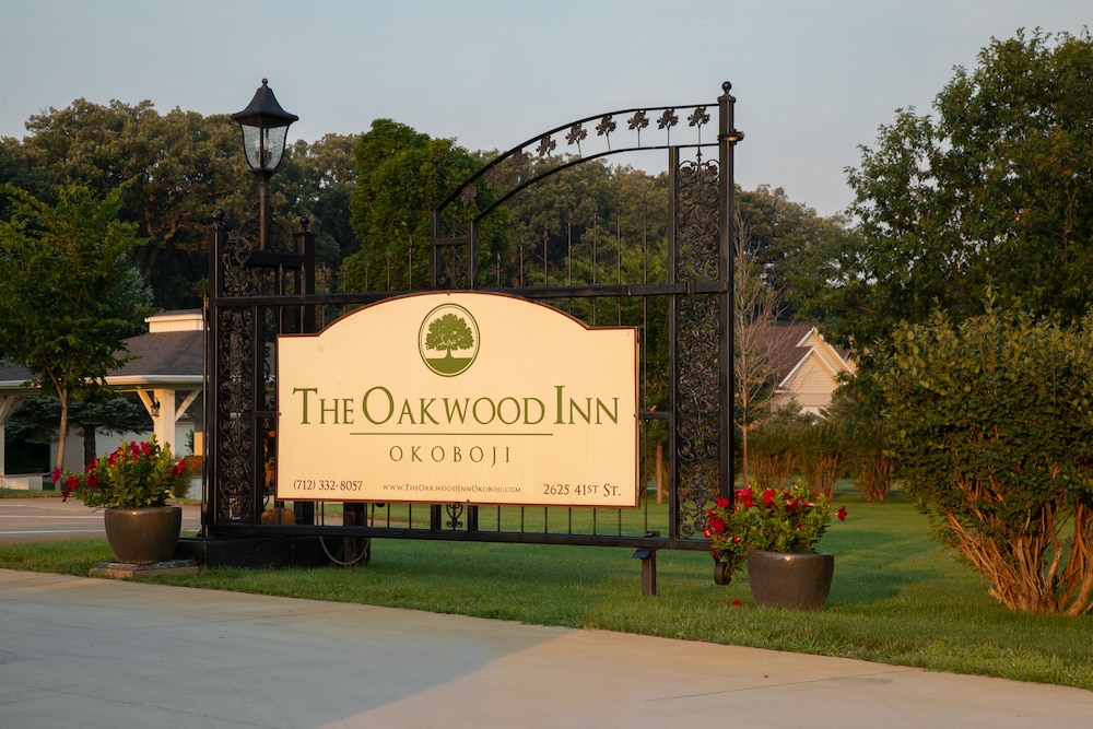 The Oakwood Inn Okoboji - Adults Only