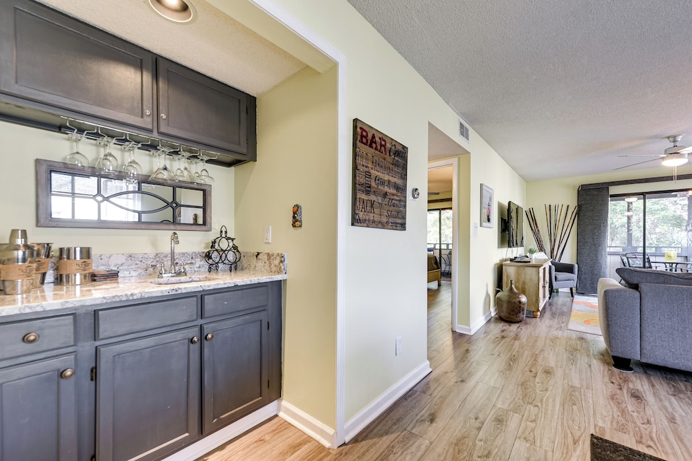 1 Mi to Coast: Myrtle Beach Condo w/ Balconies!