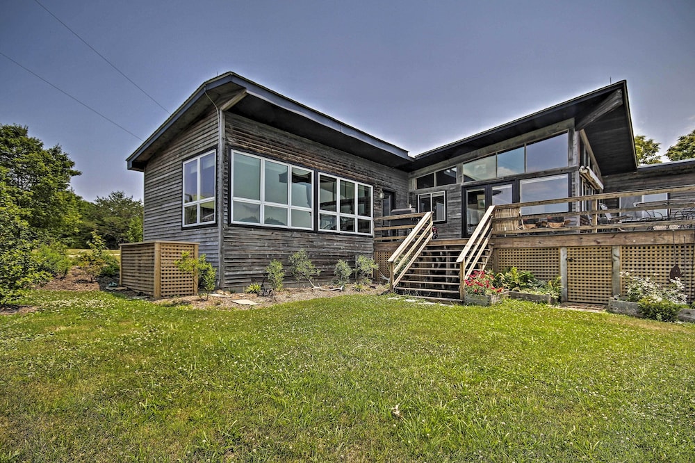 Spacious Mountain Home: Family, Pet & WFH Friendly view 5