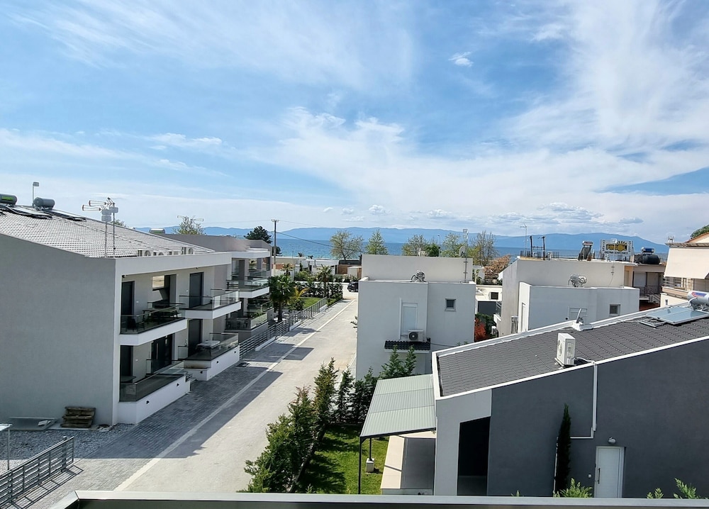 LUXSUITES