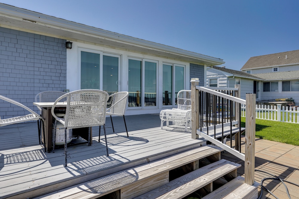 Oceanfront Cottage on Cape Cod Bay w/ Game Room