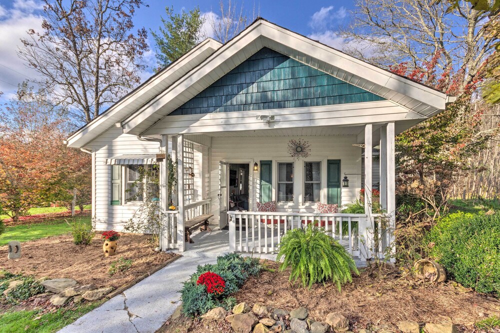 Mtn Cottage w/ Fire Pit in Newland! view 4