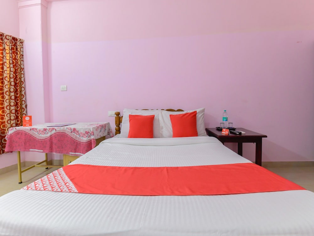 OYO 11529 Diamond Residency