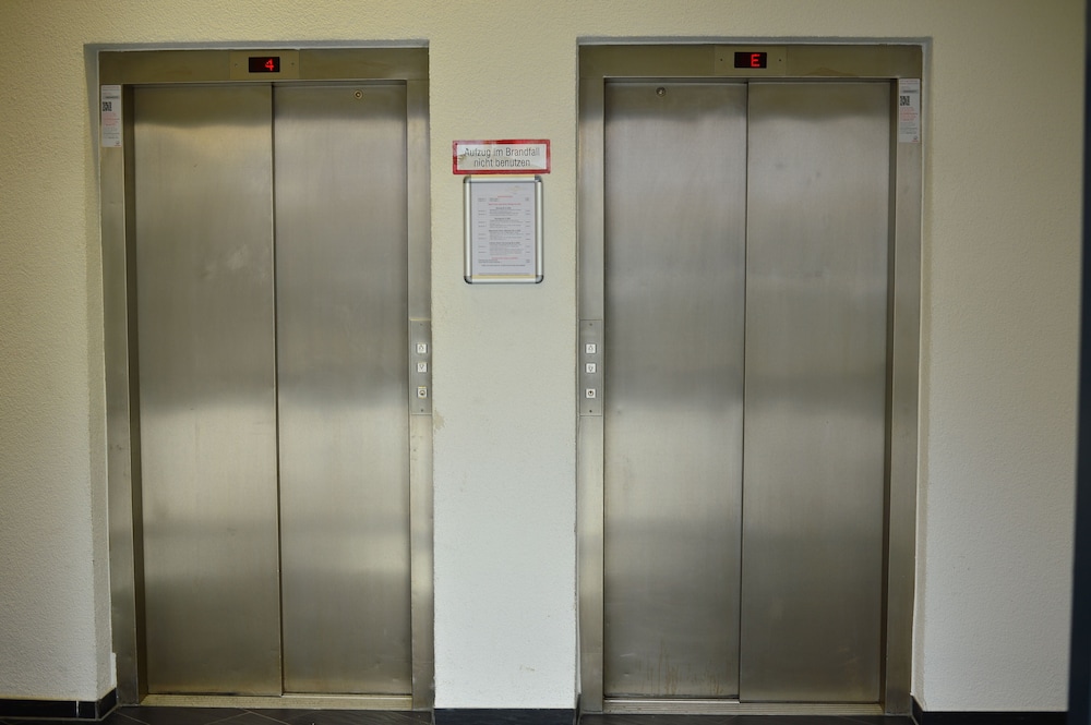 XENON HOSTELS UG