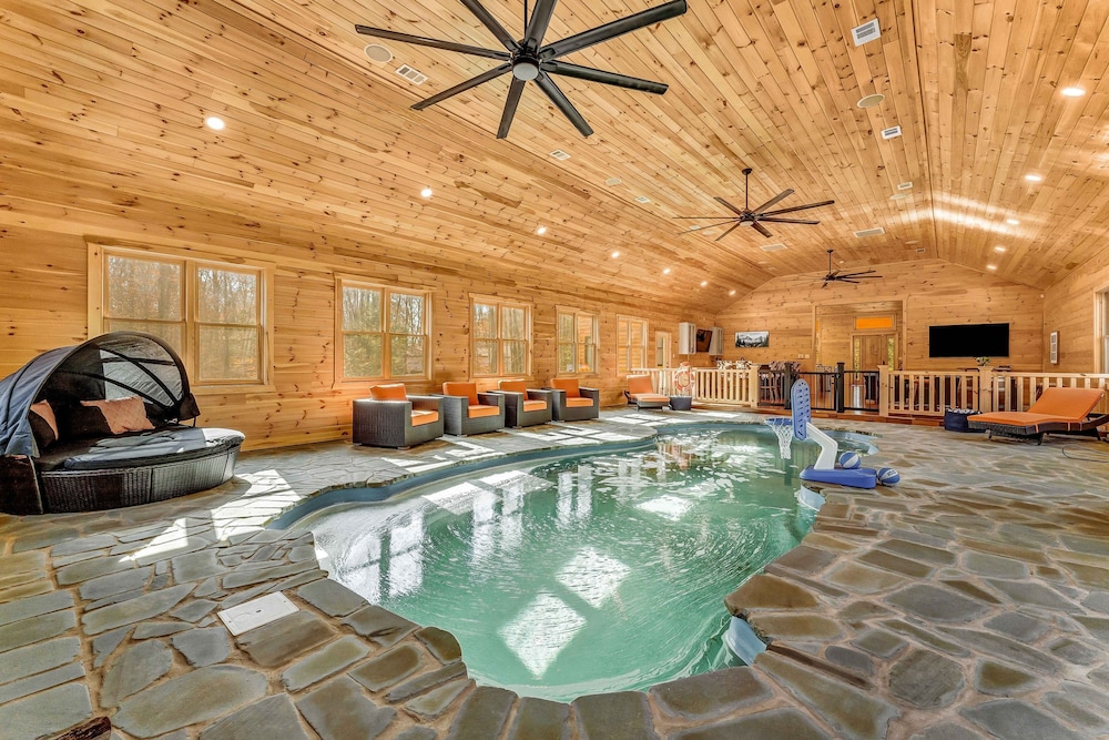Grand Timber by Avantstay Indoor Pool Sauna Sports Court Game Room More