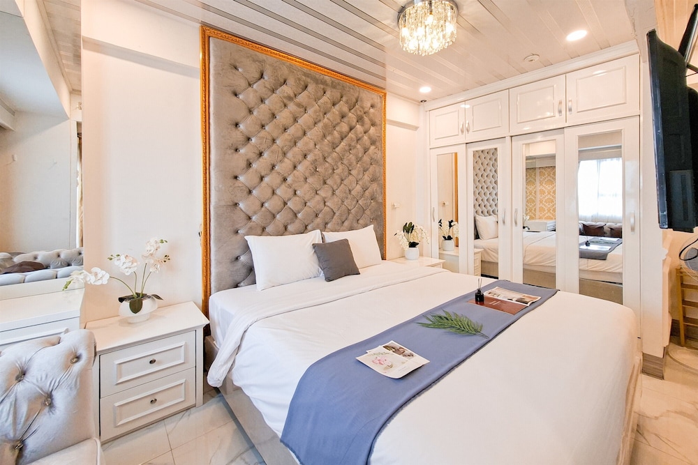 Classic Studio At Loftvilles City Apartment