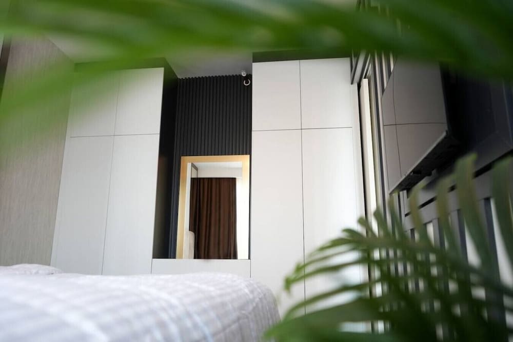 Lovely 1 1 Apartment w Terrace Near Mail of IST