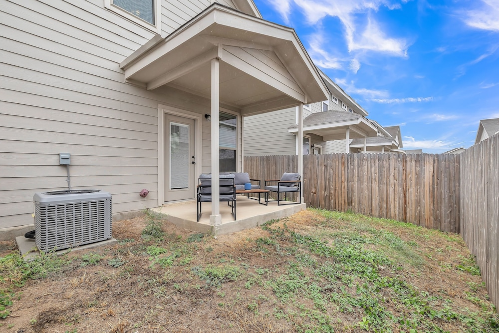 Modern 3br In Gated Community Near Jbsa & Seaworld 3 Bedroom Duplex