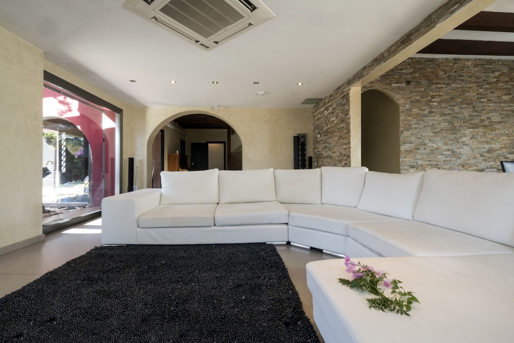 Villa Bouganvillea