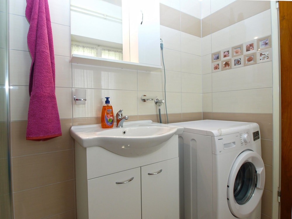 Apartments Blazenka 1270