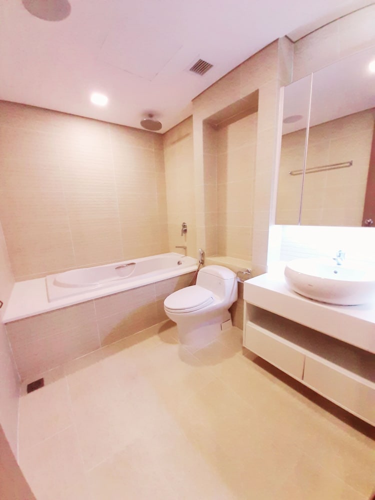 Spacious Modern 4-bed 140sqm Vinhomes Apartment