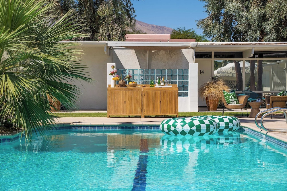 The Monkey Tree Hotel Buyout by Avantstay Entire Hotel Buyout! Funky Rooms w/ Modern Amenities!
