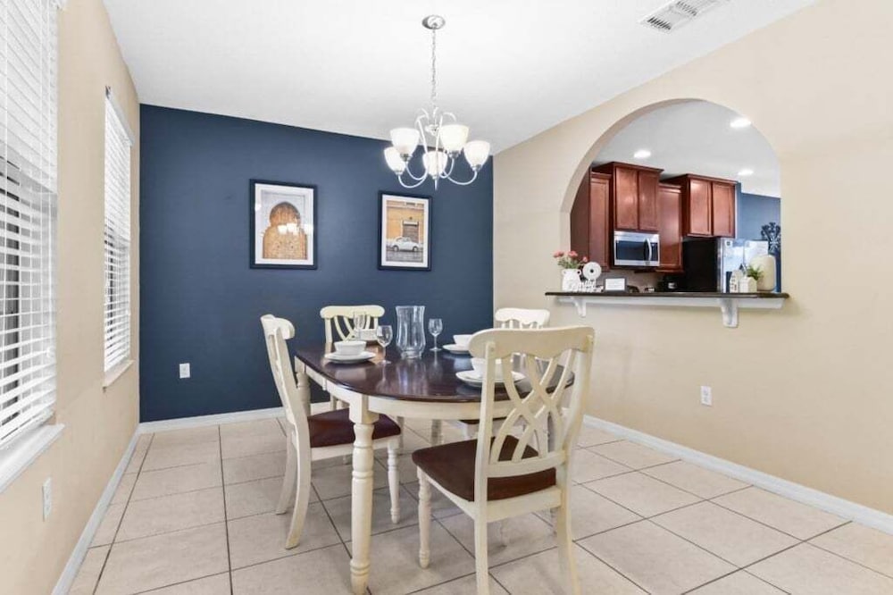 Spacious 6br Villa W/ Private Pool near Disney 6 Bedroom Villa