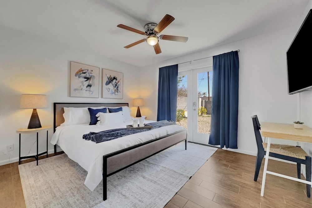 3 Mi to Old Town Scottsdale: Home w/ Patio!